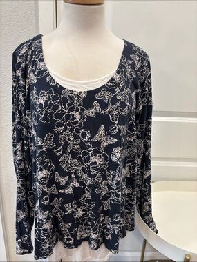 EUC J. Jill Navy Long-Sleeve Scoop Neck Top with White Floral & Butterfly Print